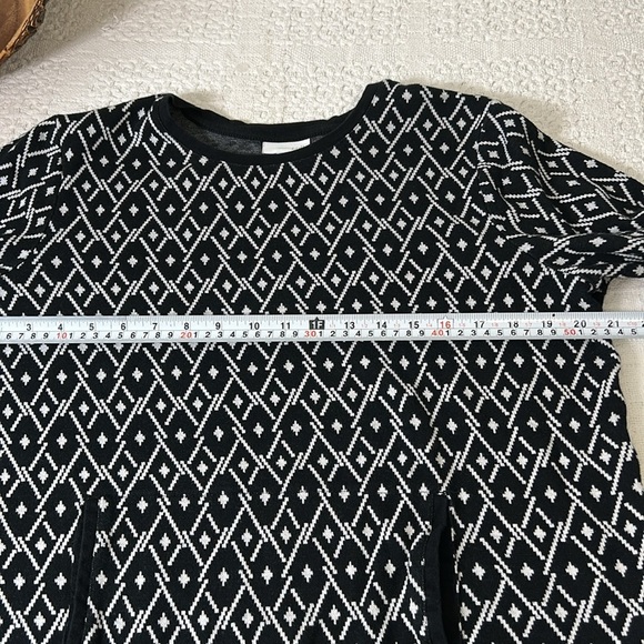 J.Jill Long Sleeve Two Pocket Top Geometric Black & White Pattern Size Large - Picture 5 of 7